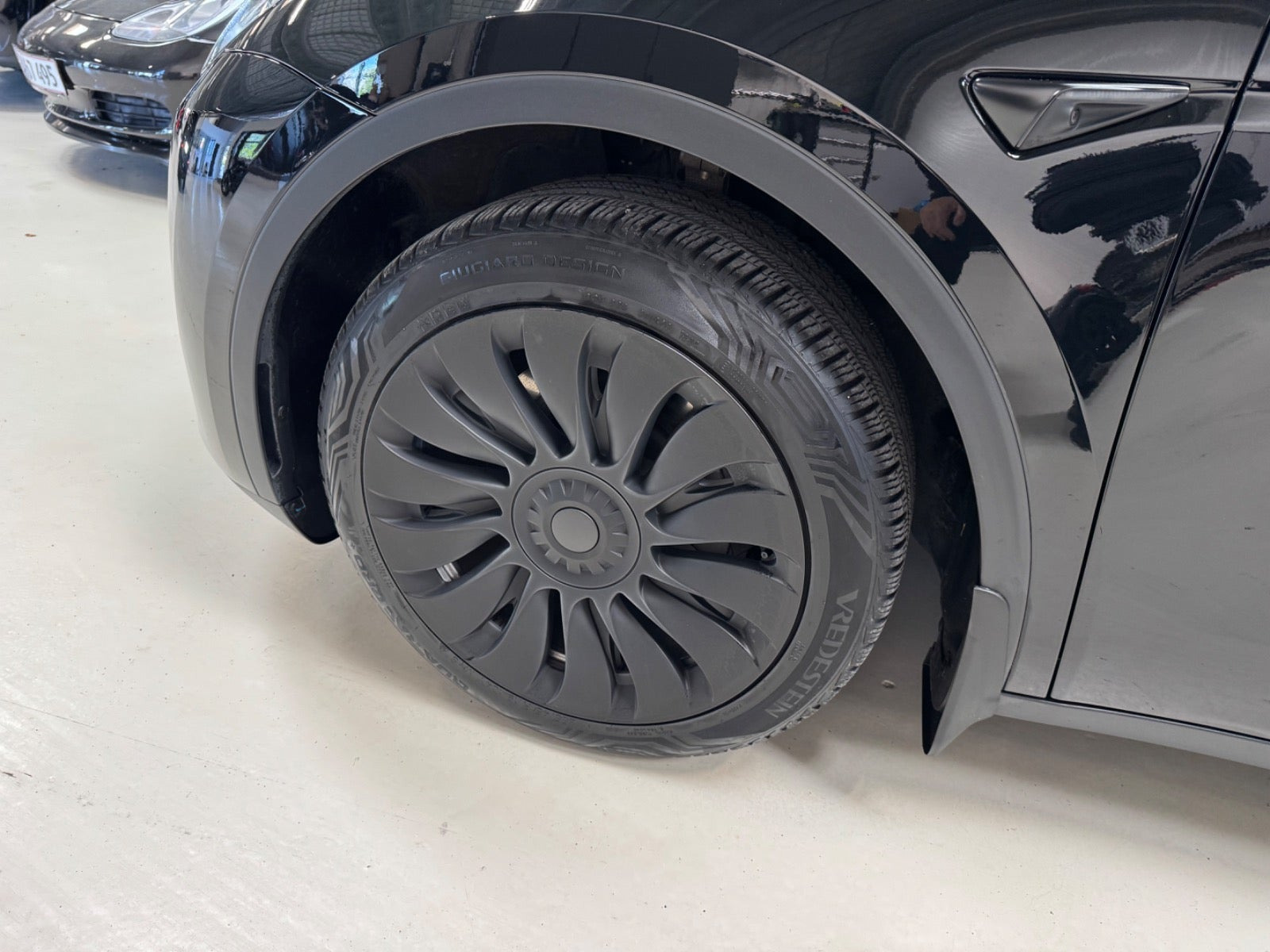 undefined Tesla Model Y fra 2024