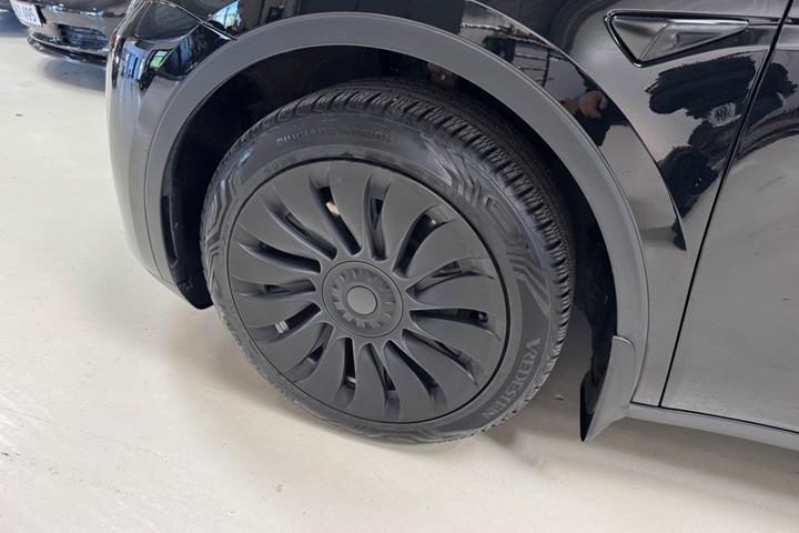 undefined Tesla Model Y fra 2024