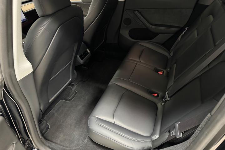 undefined Tesla Model Y fra 2024