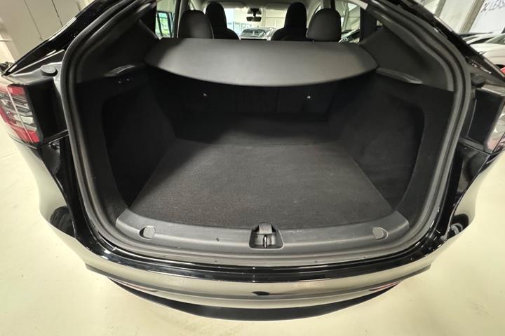 undefined Tesla Model Y fra 2024