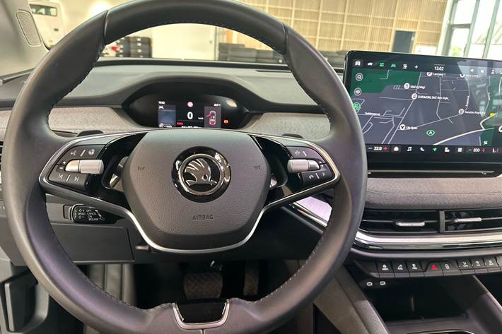 Grå Skoda Enyaq fra 2025
