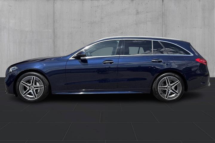 Blå Mercedes C300 e fra 2022