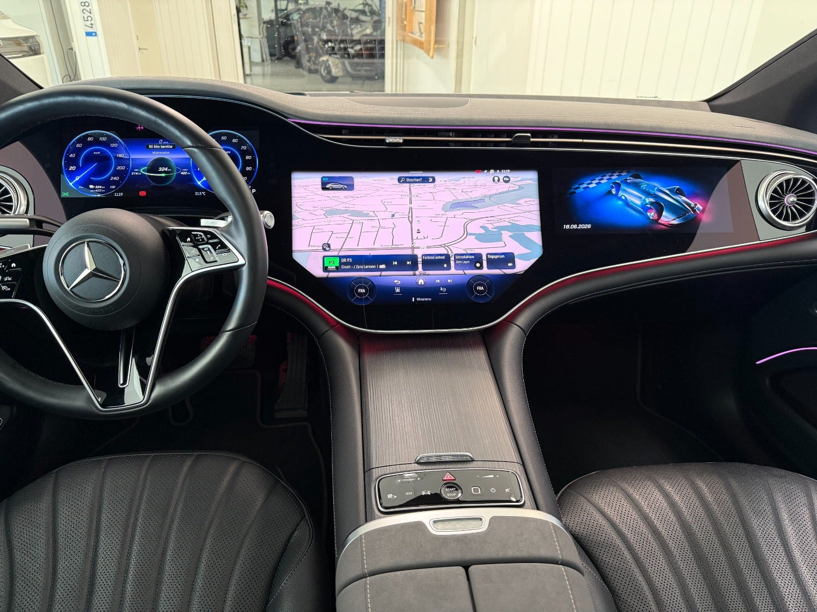Sølv Mercedes EQS450+ fra 2022