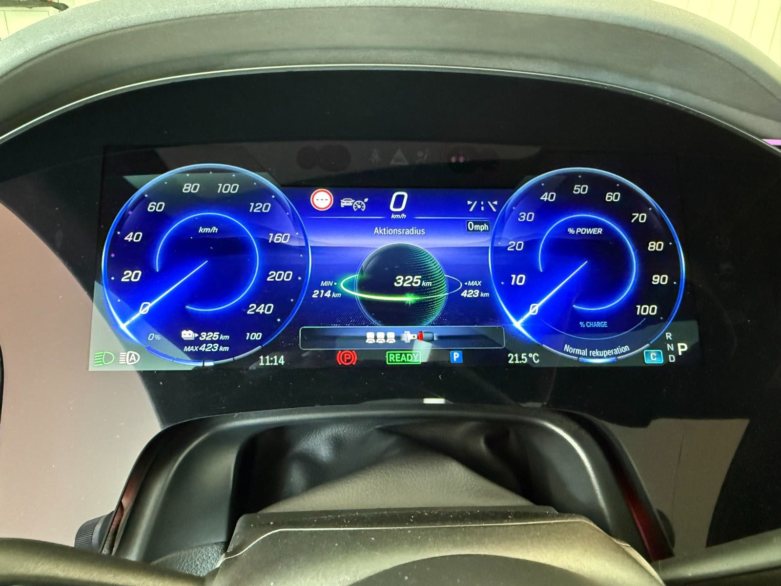 Sølv Mercedes EQS450+ fra 2022