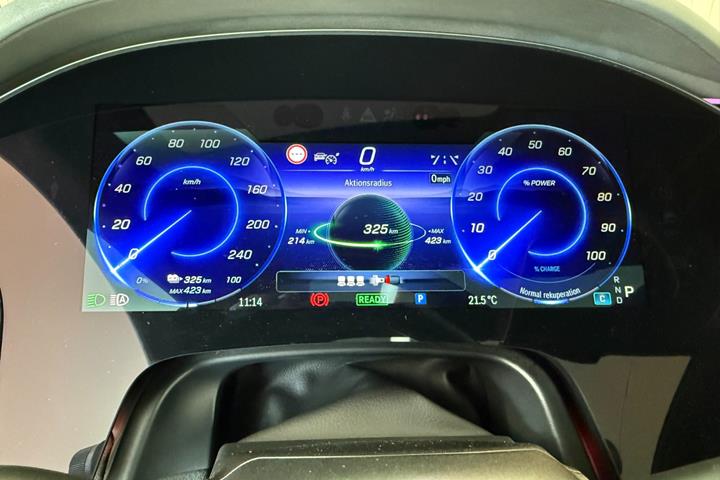 Sølv Mercedes EQS450+ fra 2022