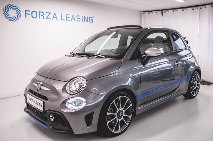 Grå Abarth 595C fra 2022