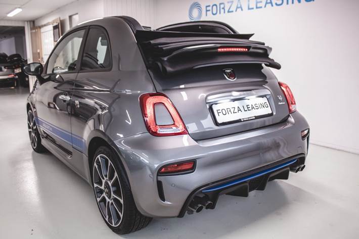 Grå Abarth 595C fra 2022