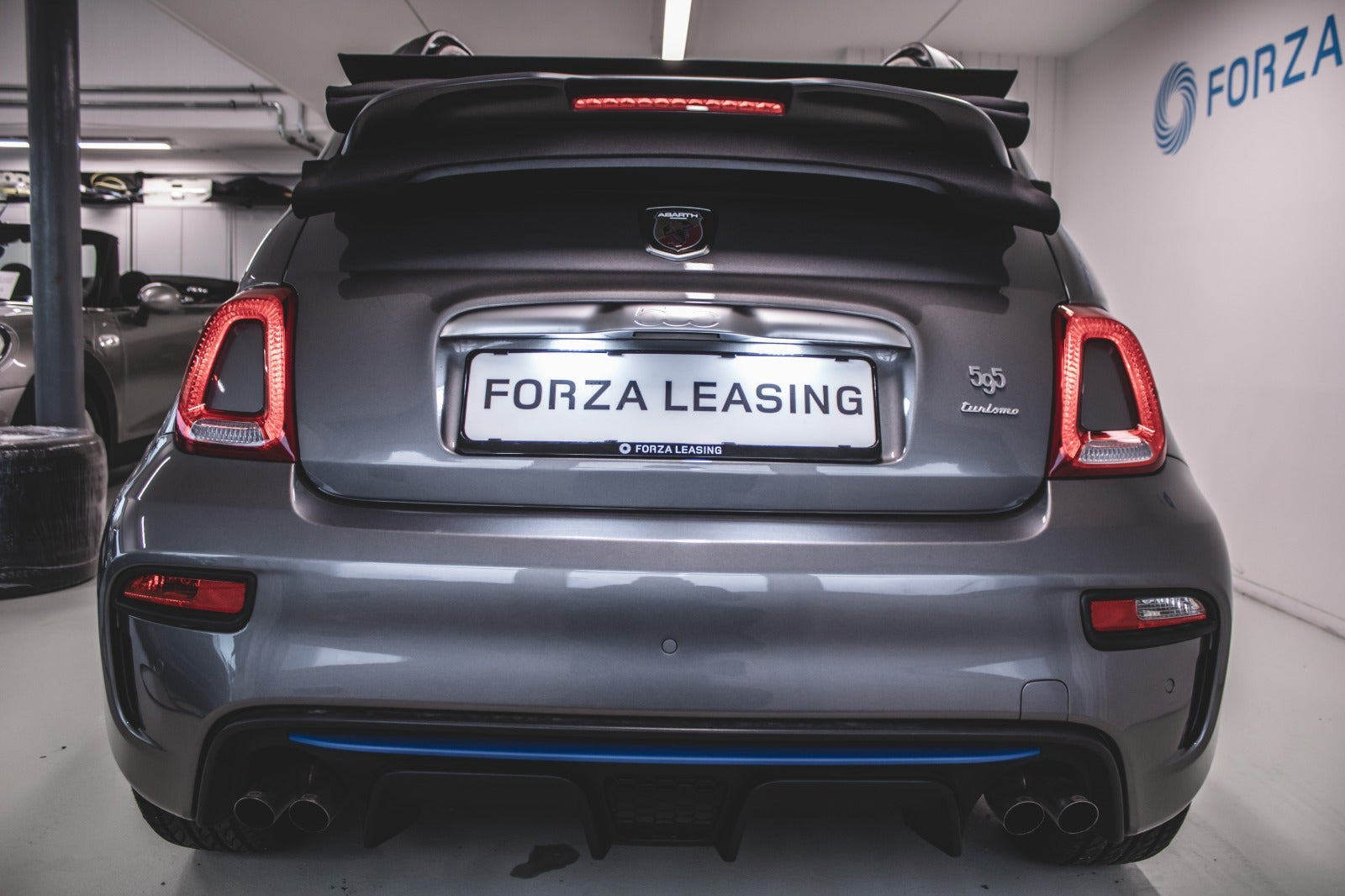 Grå Abarth 595C fra 2022