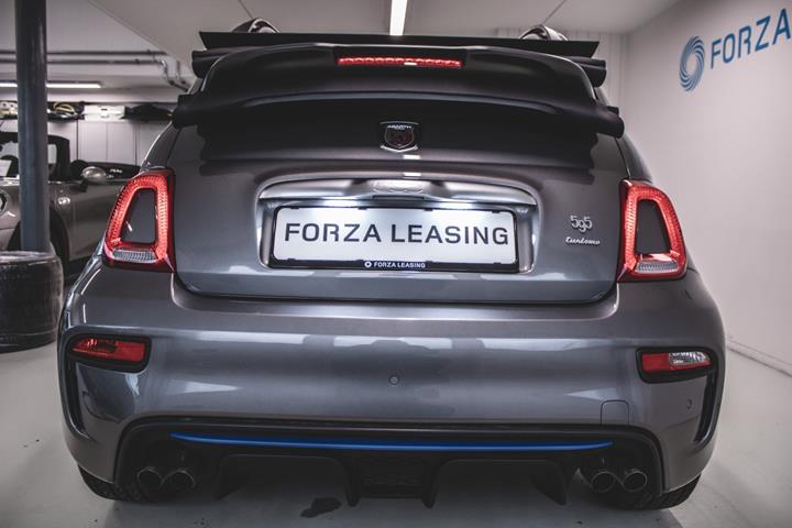 Grå Abarth 595C fra 2022