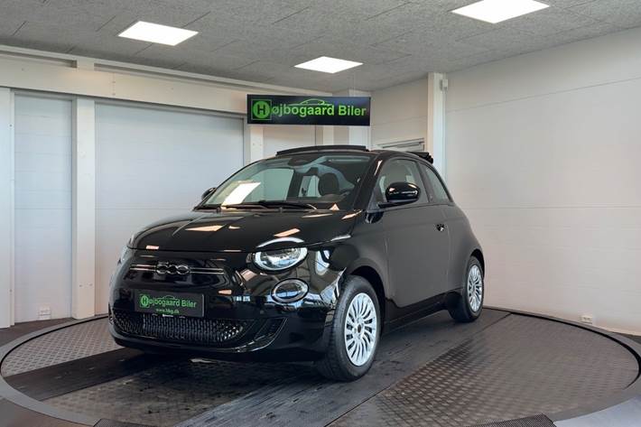 Sort Fiat 500e fra 2023 set udefra