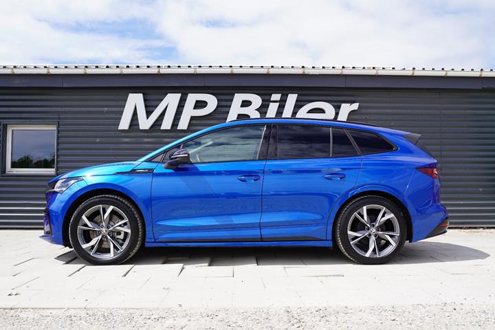 Blå Skoda Enyaq fra 2024