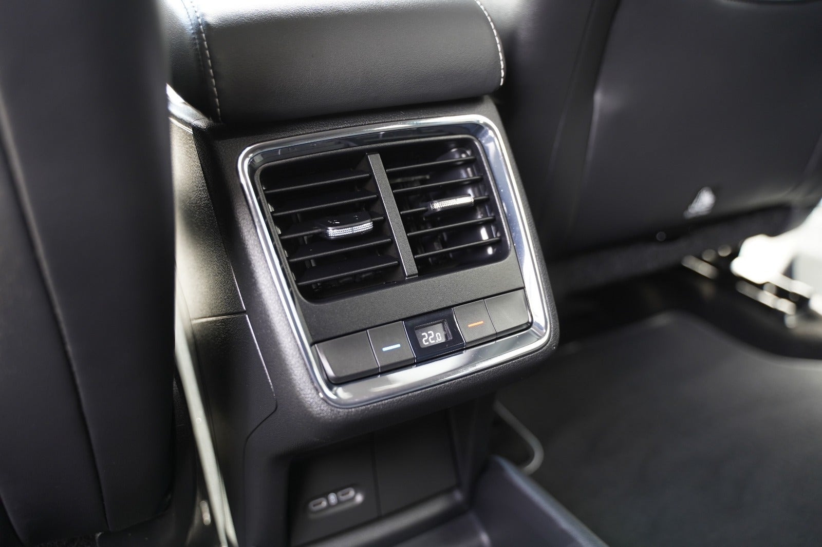 Blå Skoda Enyaq fra 2024