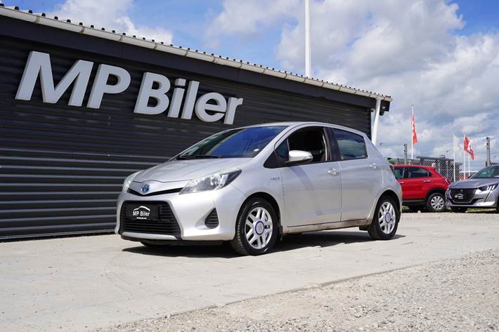 Sølv Toyota Yaris fra 2012