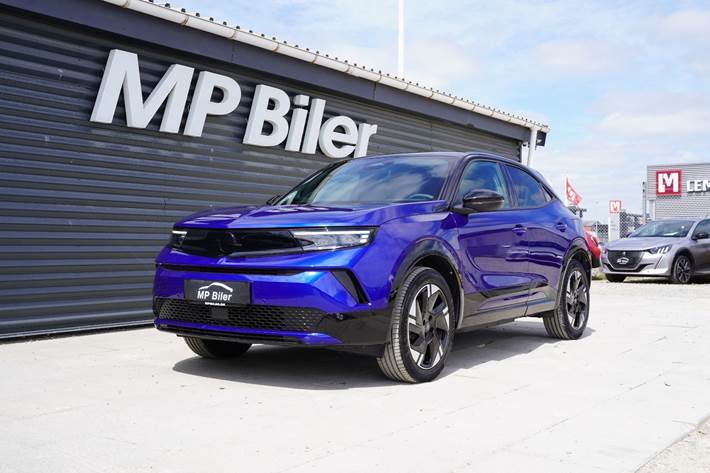 Blå Opel Mokka-e fra 2025