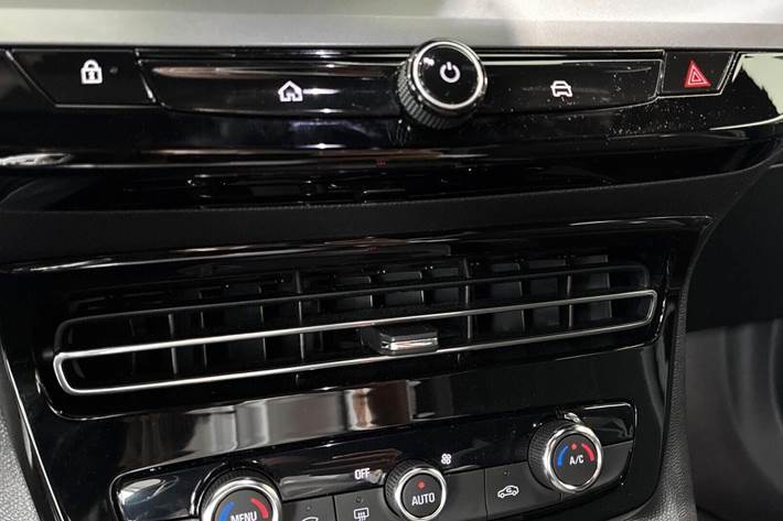 Blå Opel Mokka-e fra 2025