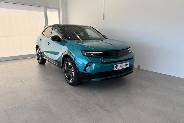 Blå Opel Mokka-e fra 2025