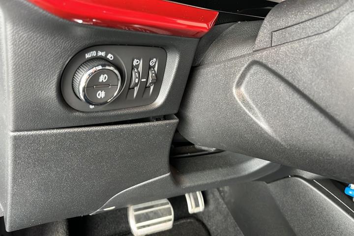 Hvid Opel Mokka-e fra 2022
