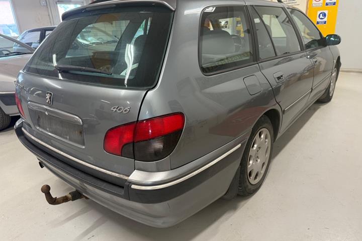 Grå Peugeot 406 fra 2002