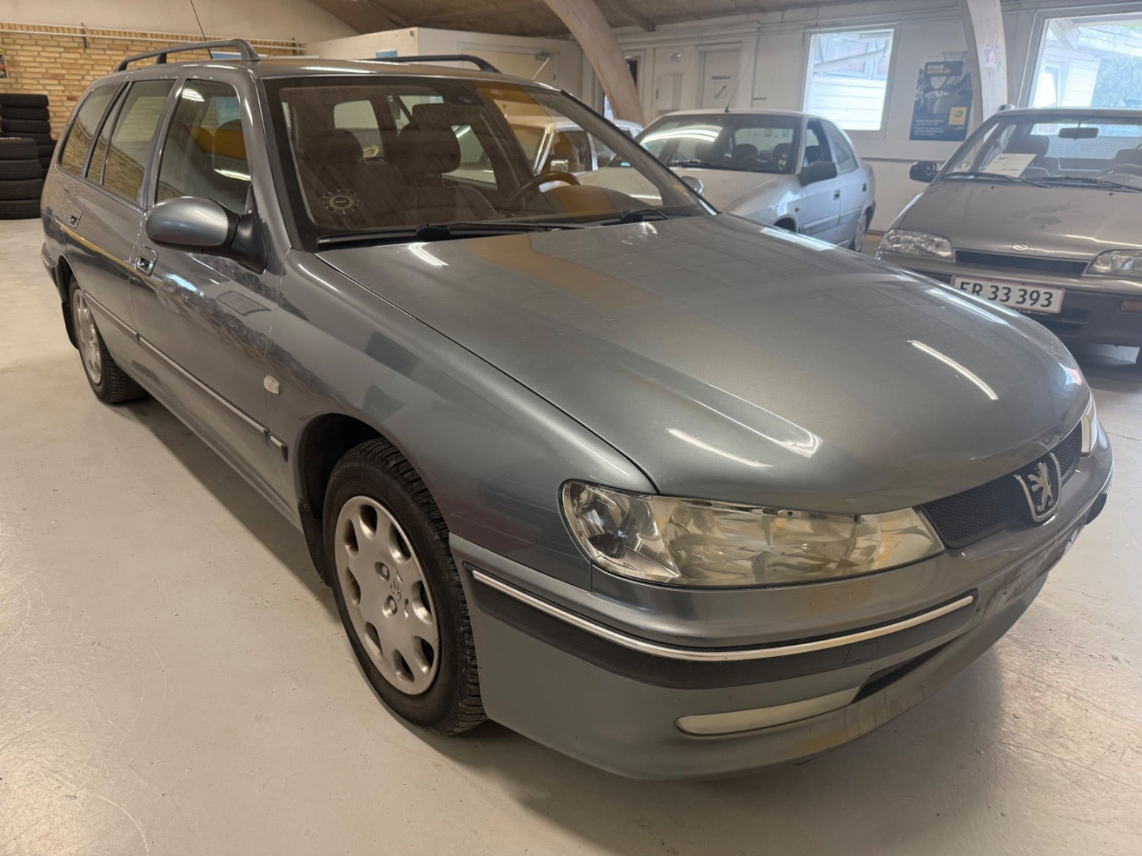 Grå Peugeot 406 fra 2002