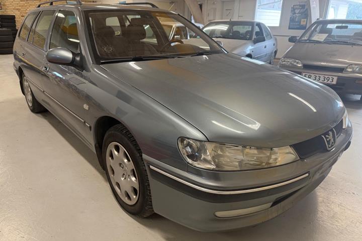 Grå Peugeot 406 fra 2002