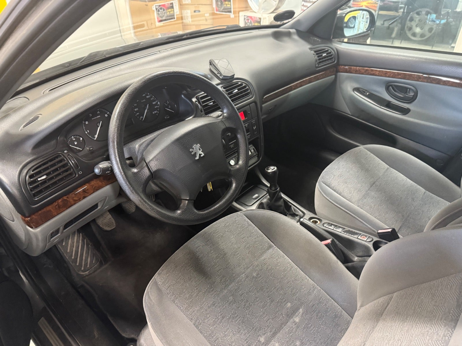 Grå Peugeot 406 fra 2002