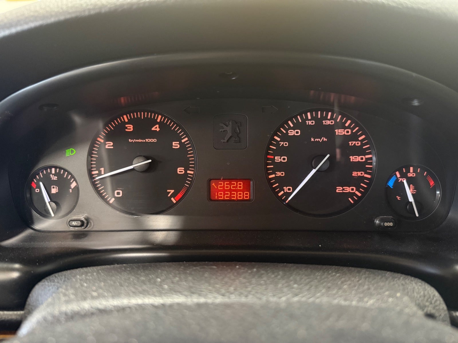 Grå Peugeot 406 fra 2002