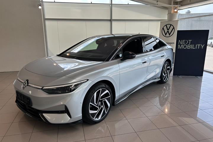 Sølv VW ID.7 fra 2024 set udefra