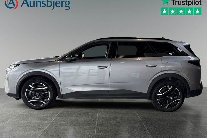 Grå Peugeot e-5008 fra 2025