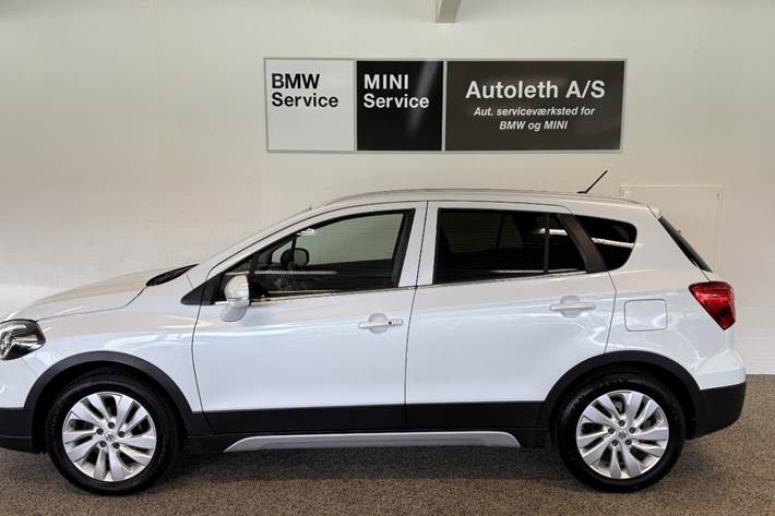 Hvid Suzuki S-Cross fra 2016