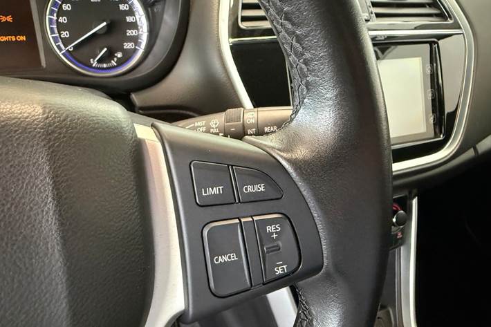 Hvid Suzuki S-Cross fra 2016
