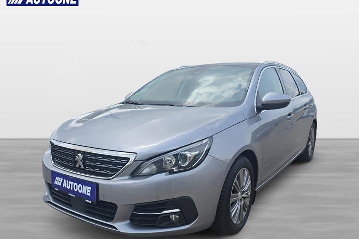 Grå Peugeot 308 fra 2019 set udefra