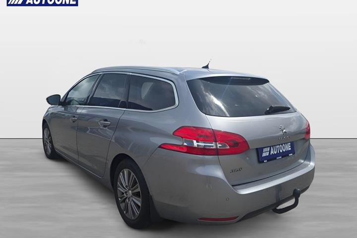 Grå Peugeot 308 fra 2019