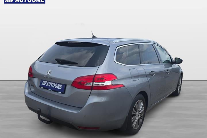 Grå Peugeot 308 fra 2019