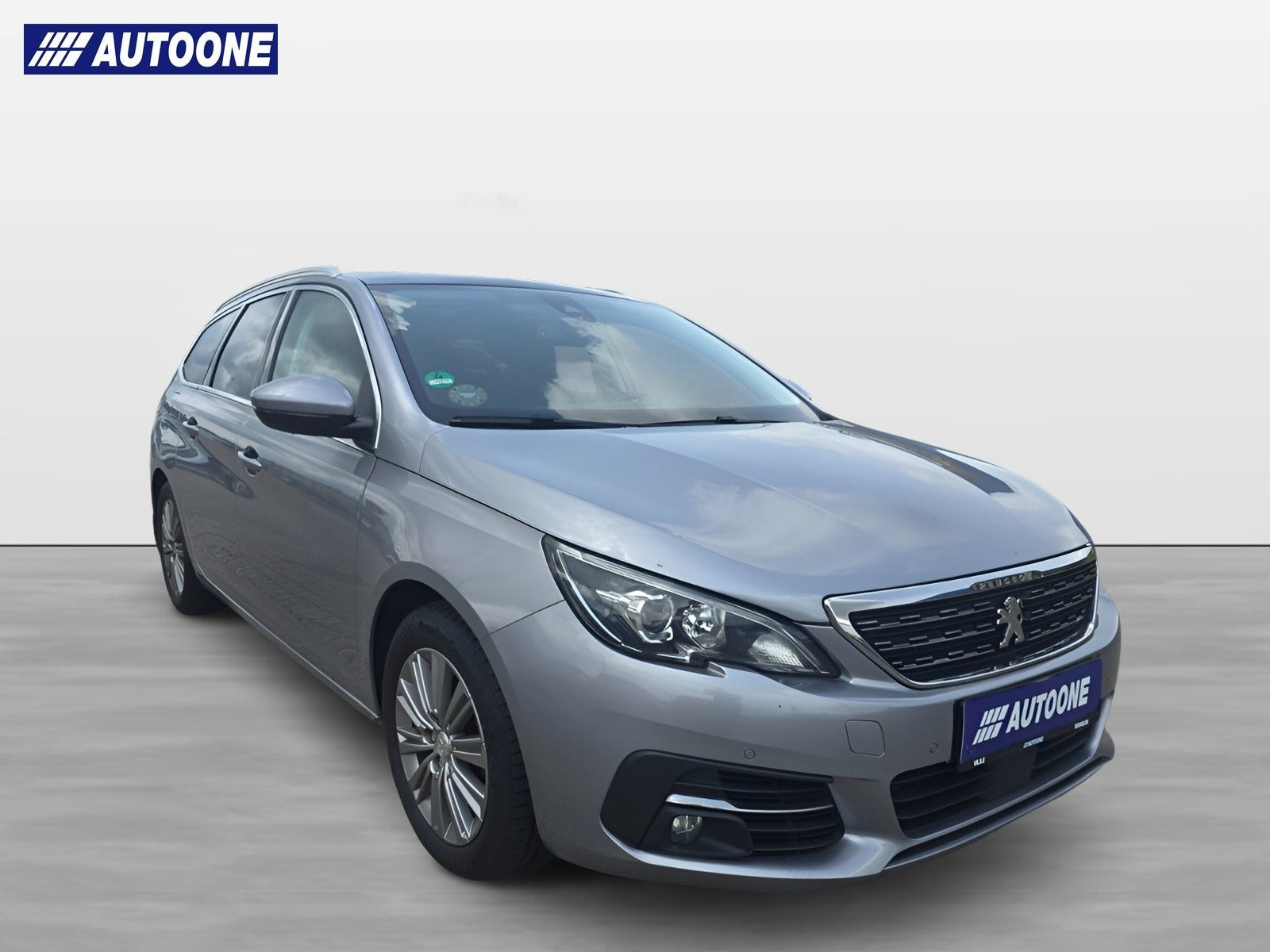 Grå Peugeot 308 fra 2019