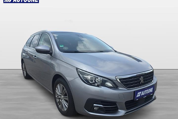 Grå Peugeot 308 fra 2019
