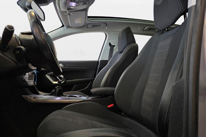 Grå Peugeot 308 fra 2019