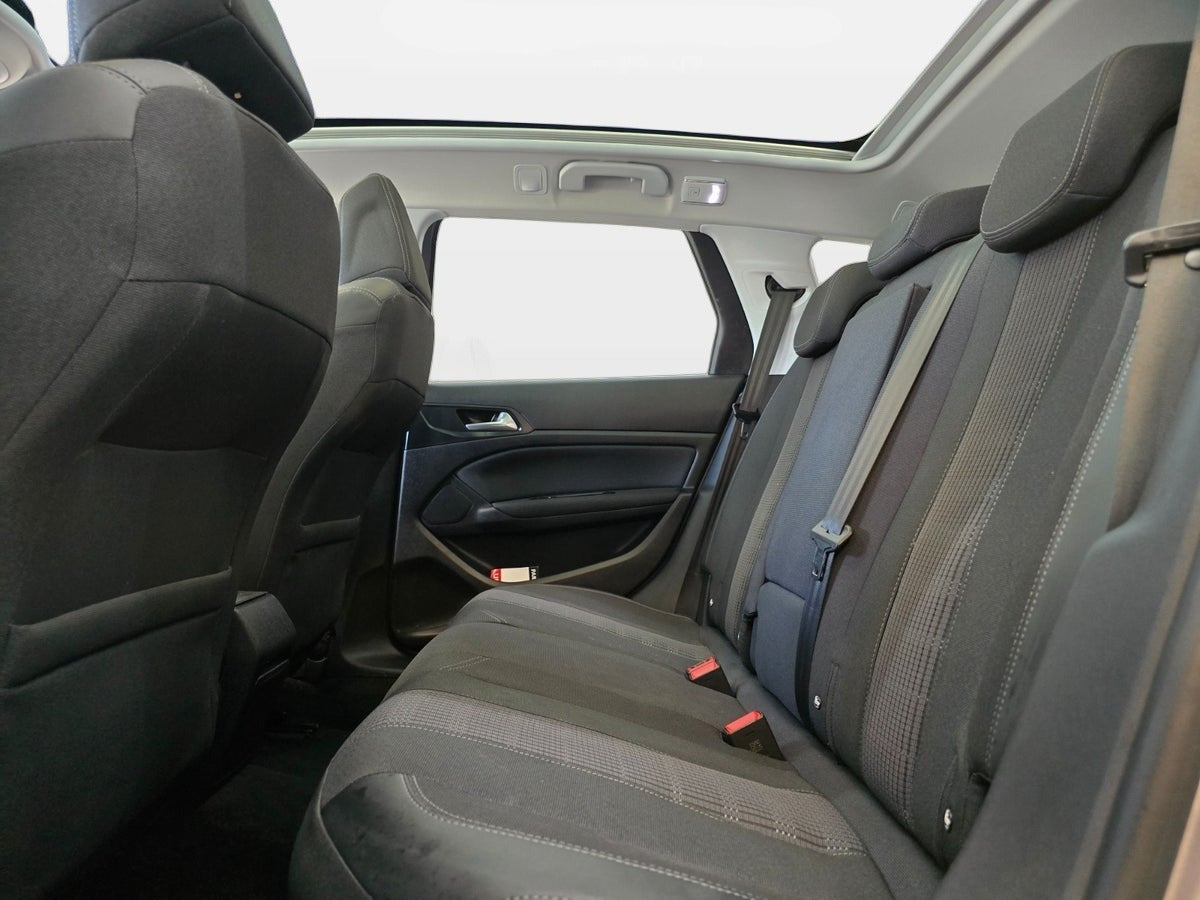 Grå Peugeot 308 fra 2019