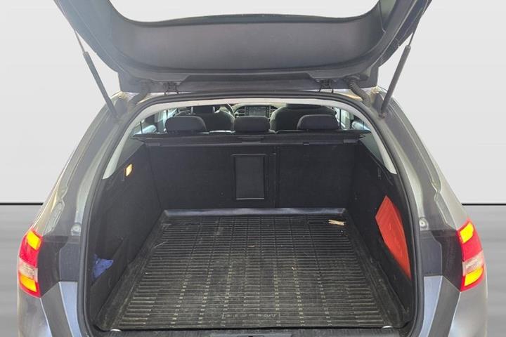 Grå Peugeot 308 fra 2019