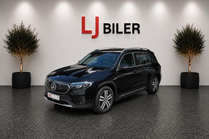 Sort Mercedes EQB250 fra 2023 set udefra