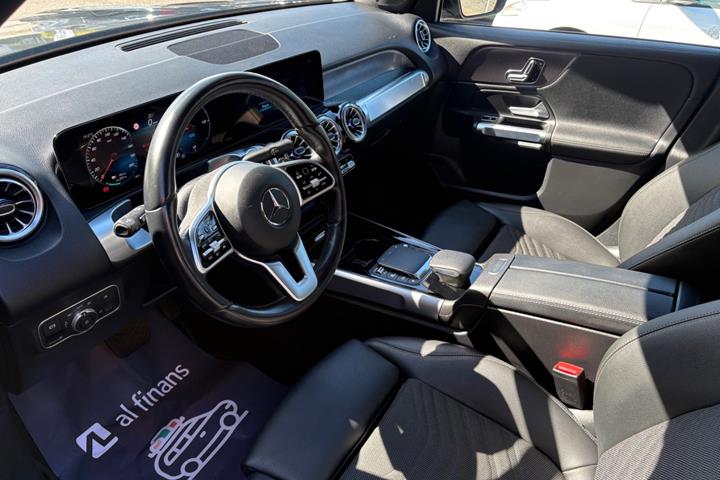 Sort Mercedes EQB250 fra 2023