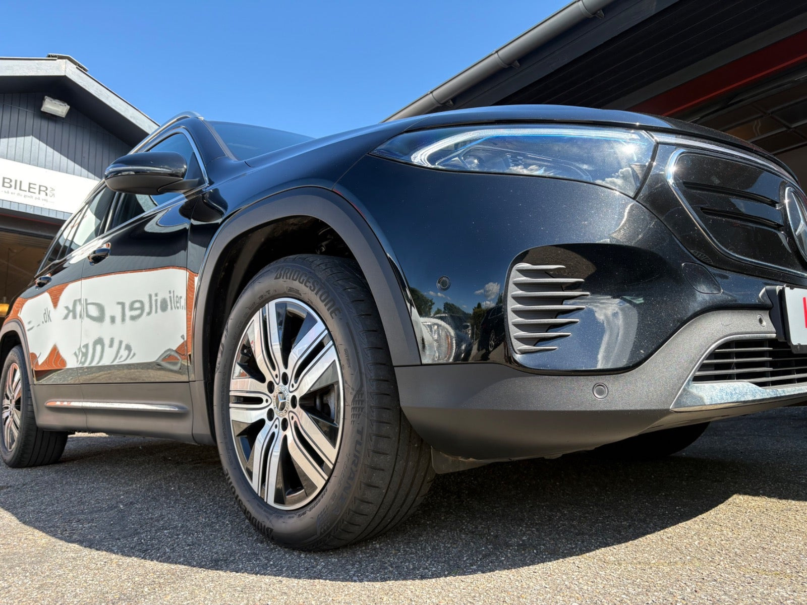 Sort Mercedes EQB250 fra 2023