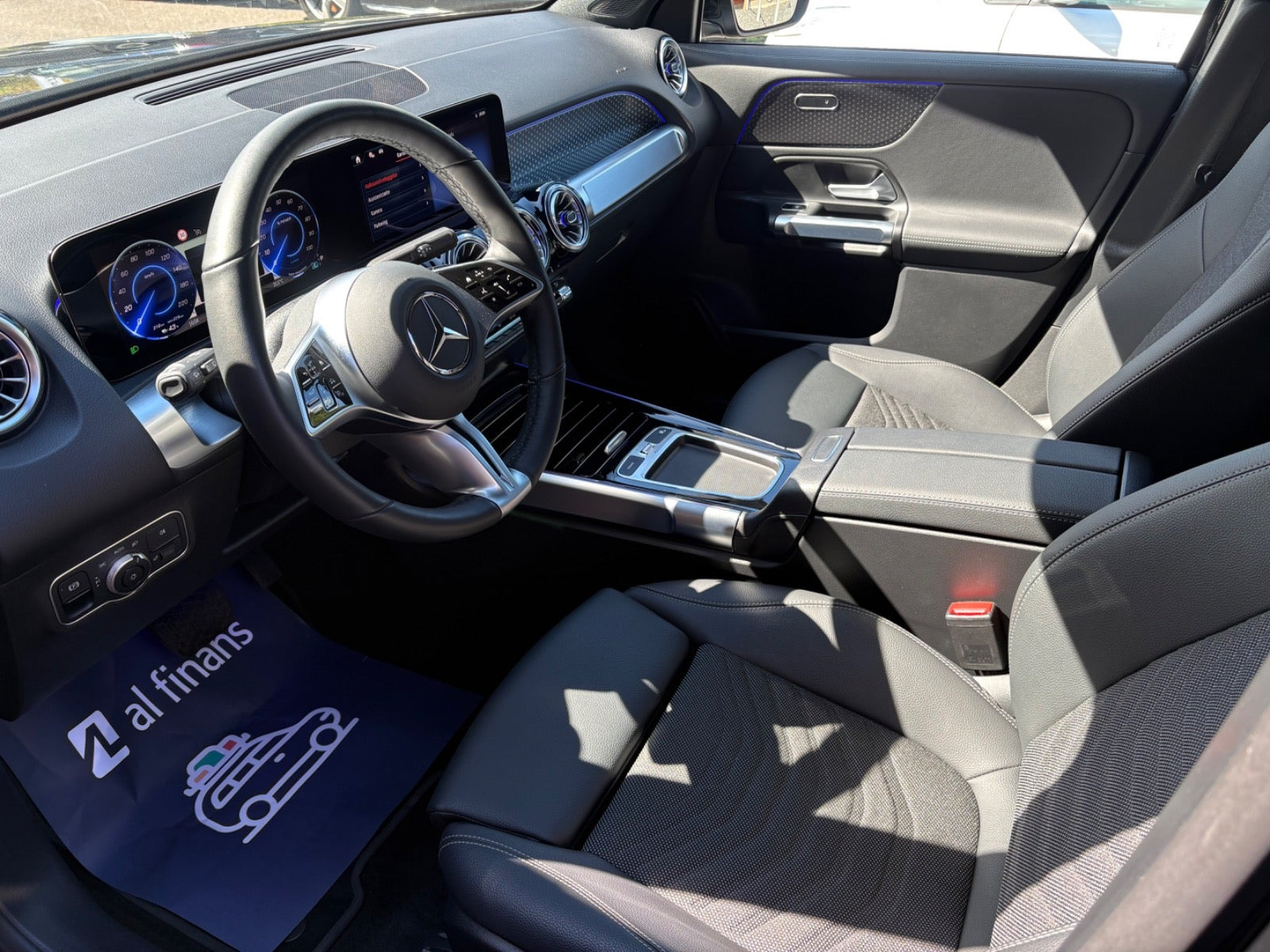 Sort Mercedes EQB250+ fra 2025