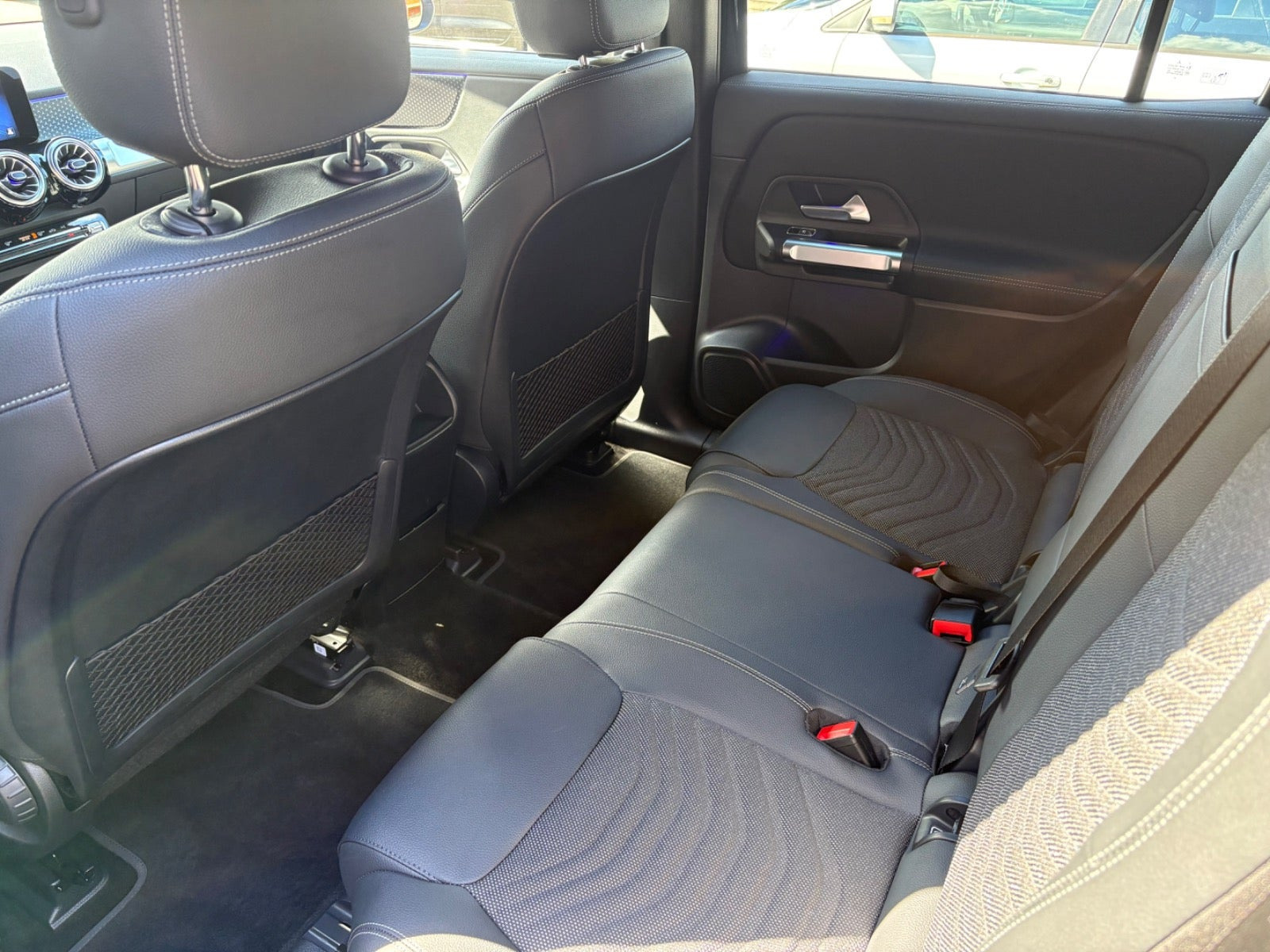 Sort Mercedes EQB250+ fra 2025