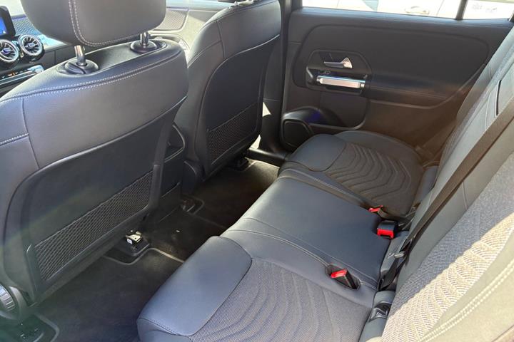 Sort Mercedes EQB250+ fra 2025