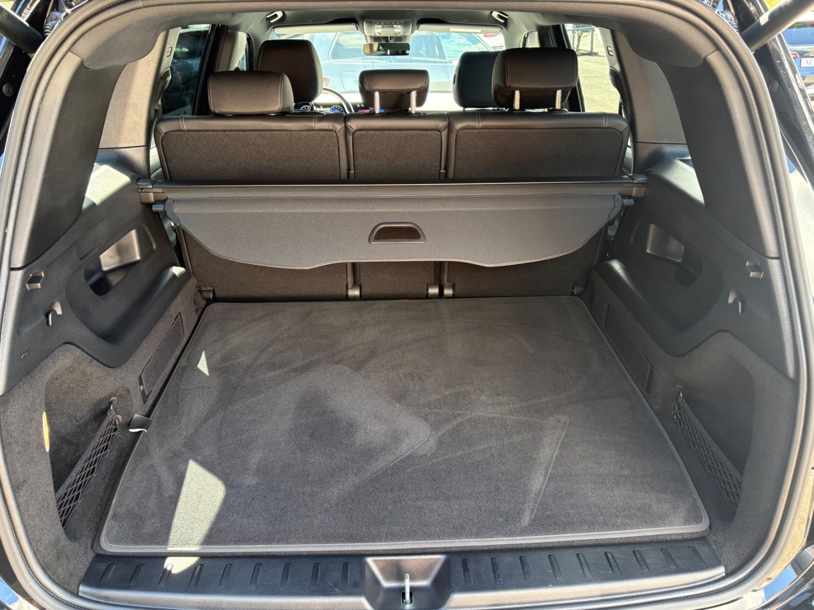 Sort Mercedes EQB250+ fra 2025
