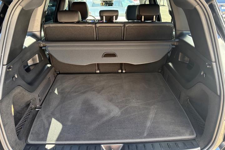 Sort Mercedes EQB250+ fra 2025