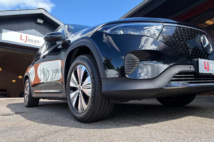 Sort Mercedes EQB250+ fra 2025