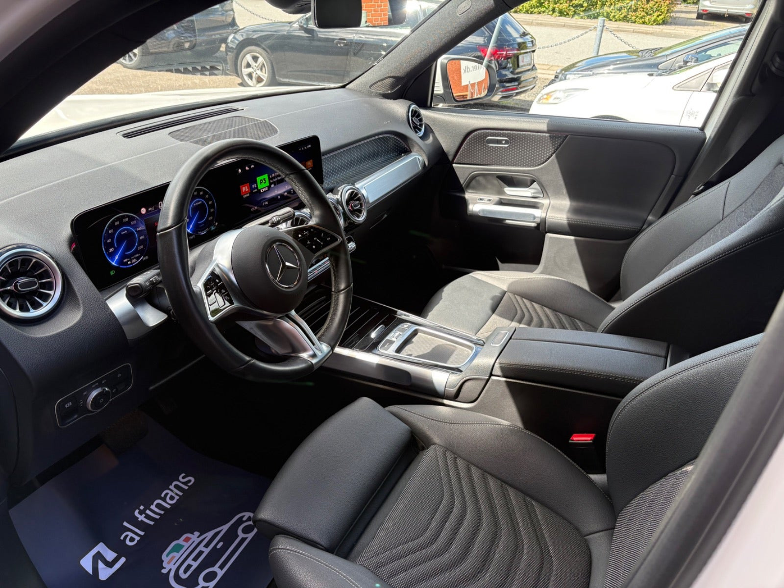 Hvid Mercedes EQB250+ fra 2024