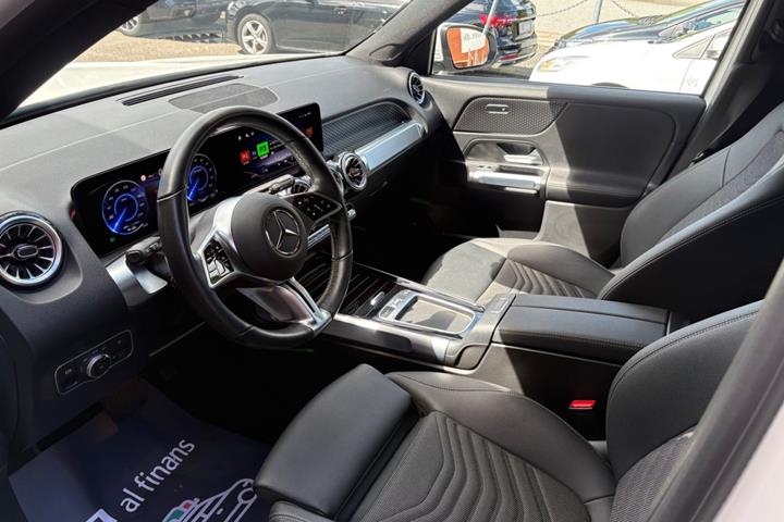 Hvid Mercedes EQB250+ fra 2024