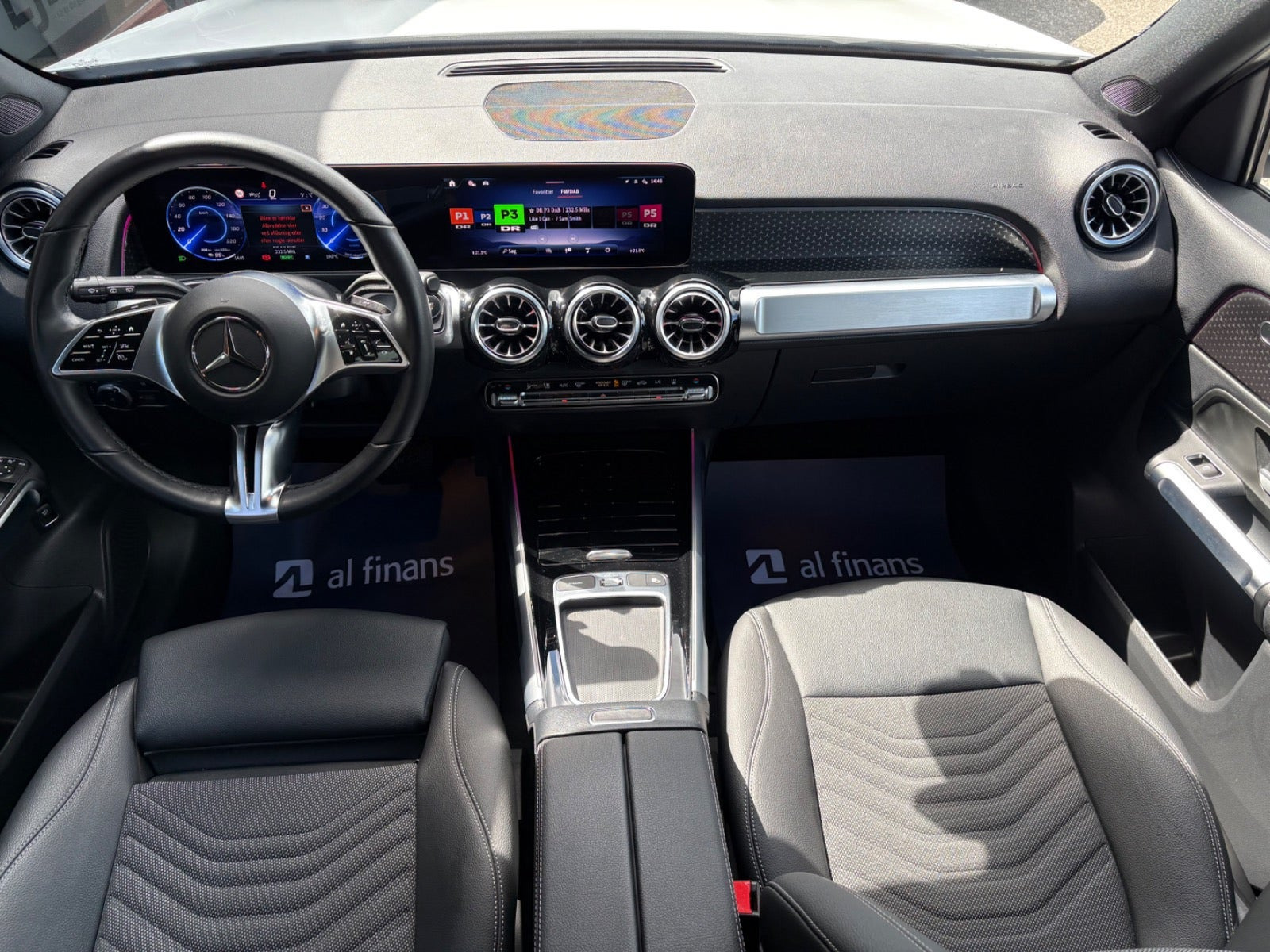Hvid Mercedes EQB250+ fra 2024